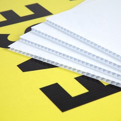 Белизна гофрировала красочное пластикового листа листов 4x8 Coroplast Printable