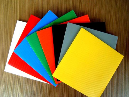Влагостойкое 10mm Coroplast гофрировало пластмассу покрывает листы 6mm Coroplast