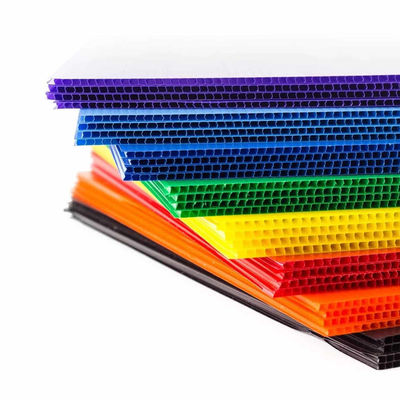 Печатные пластиковые листы, доступные в различных размерах, цветах и толщинах, подходящие для индивидуальных приложений и проектов